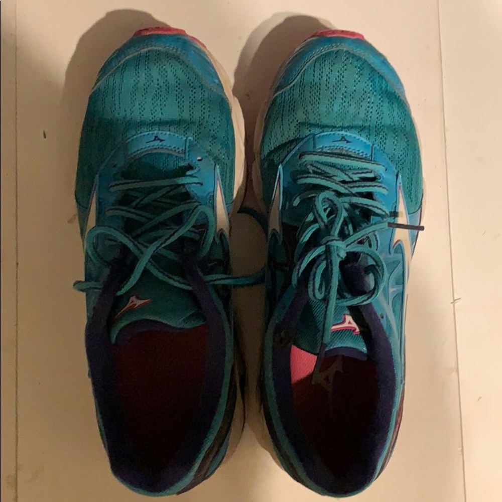 Used Mizuno wave inspire 14
